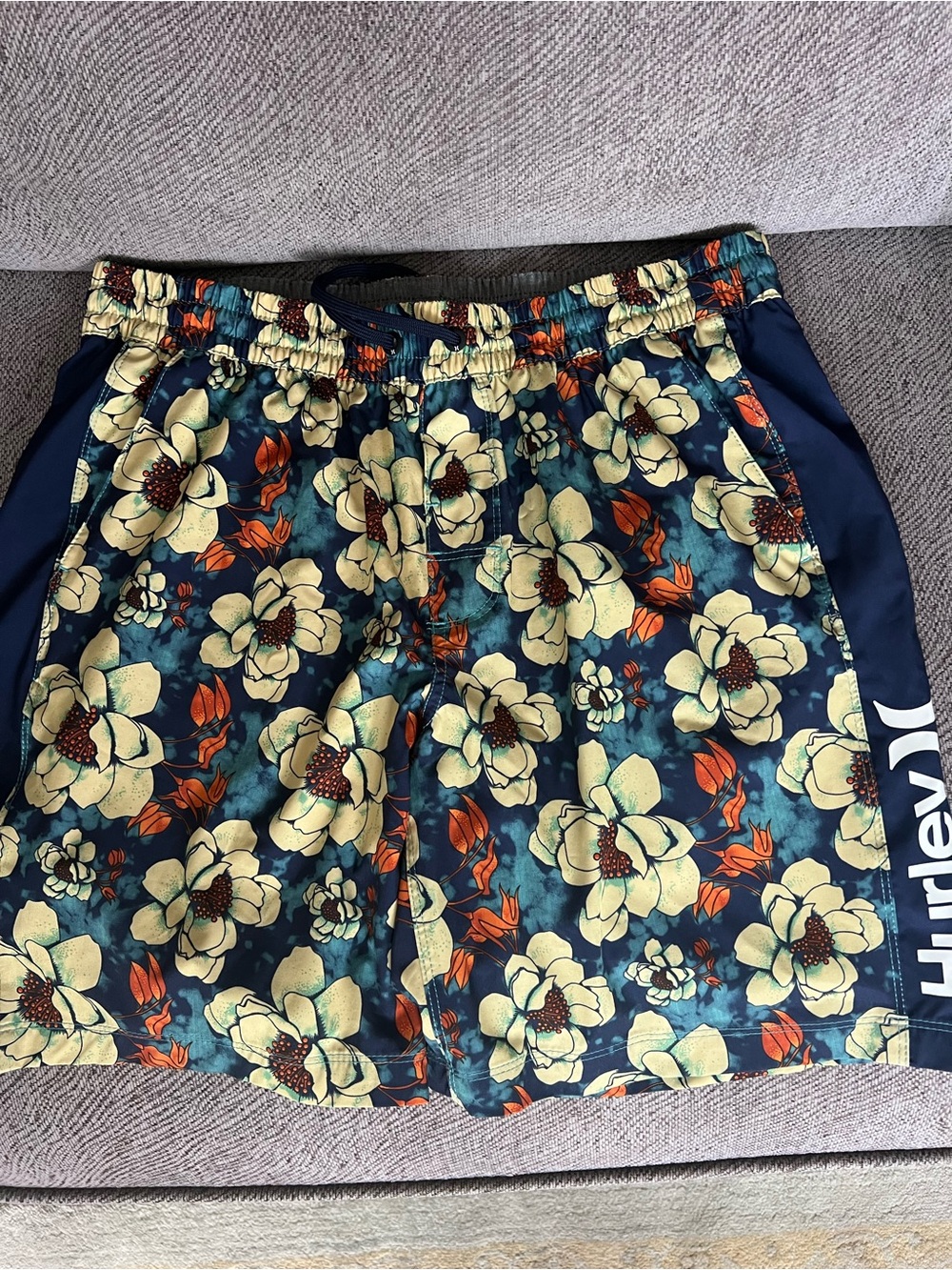 Hurley Navy Floral Swim Shorts with Cream & blue  Accents mens large pockets